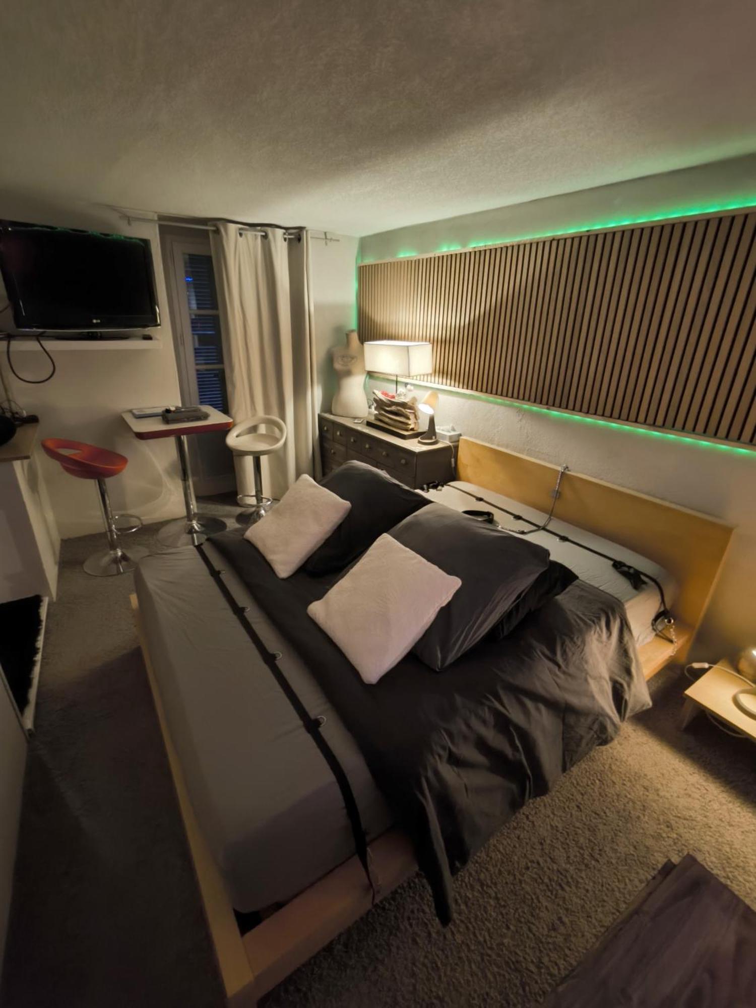 Love-Room Discret 40 M2 Bormes Les Mimosas Village Avec Terrasse Ngoại thất bức ảnh